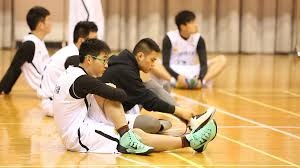 卖光主力却逼近欧冠区，英超黑马浮出水面！小球会操作，维拉服了