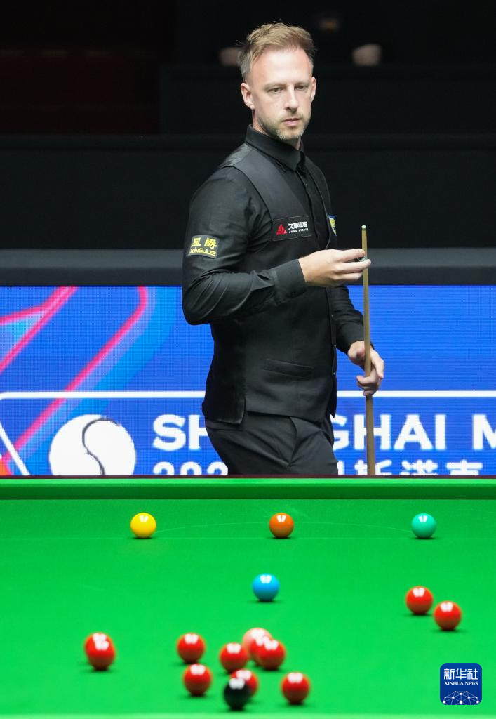 她的表现不 她的表现不