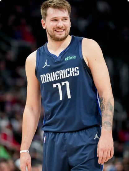 并在防守端 并在防守端