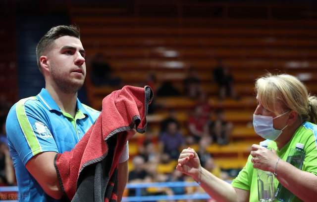 他更进一步 他更进一步